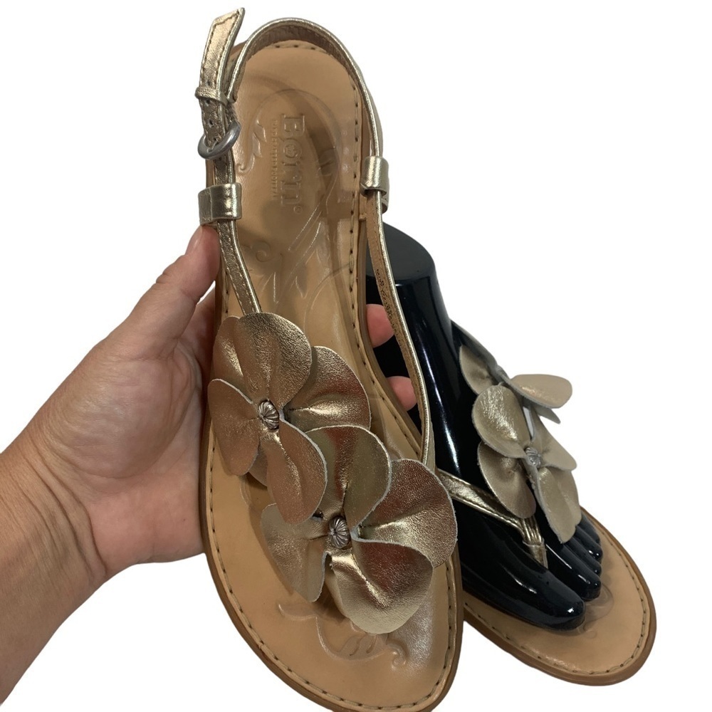 🌸2/$25 b.o.c. Gold-Tone Flower Petal Thong Sandals Flats Ankle Straps Buckle